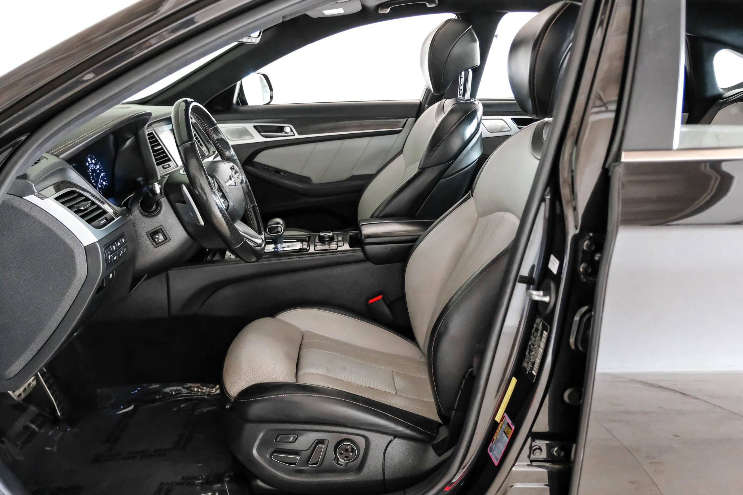 Used 2019 Genesis G80 3.3T Sport RWD image 3