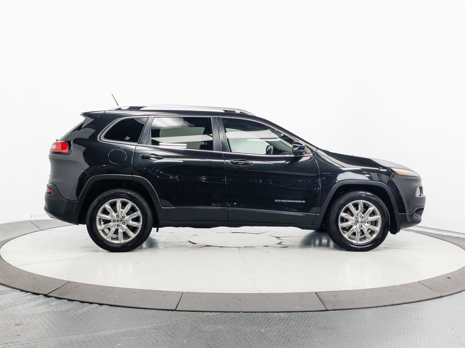 Used 2015 Jeep Cherokee Limited AWD/4WD image 14