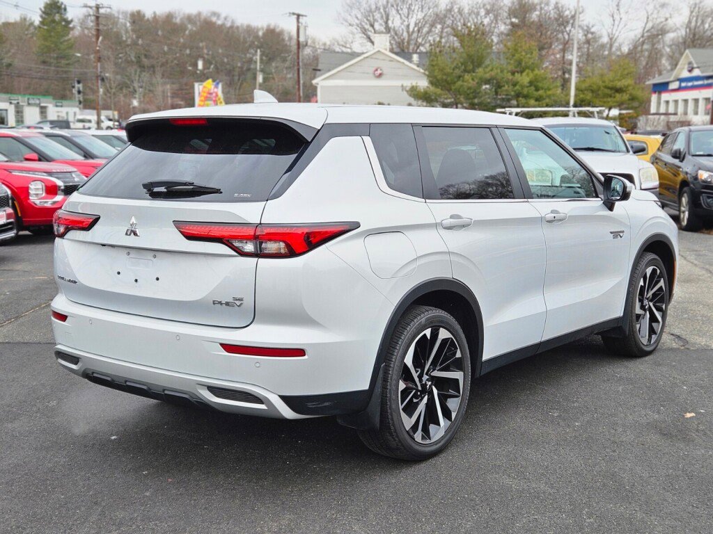 Used 2024 Mitsubishi Outlander SE image 5