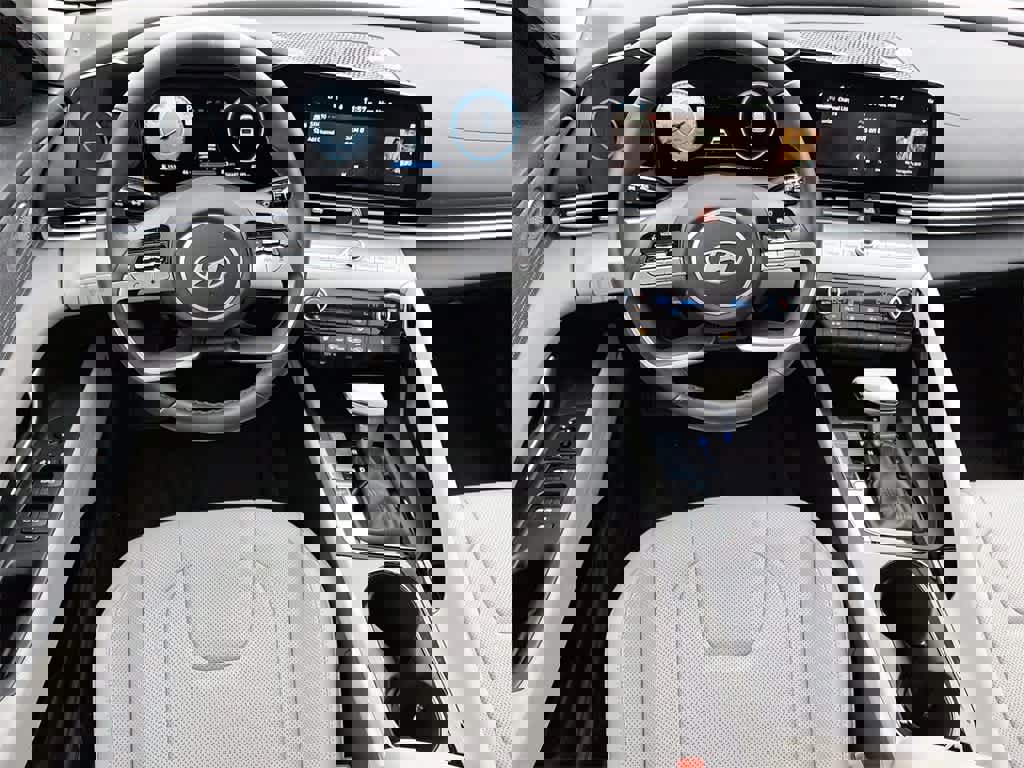 Used 2025 Hyundai Elantra Limited image 10