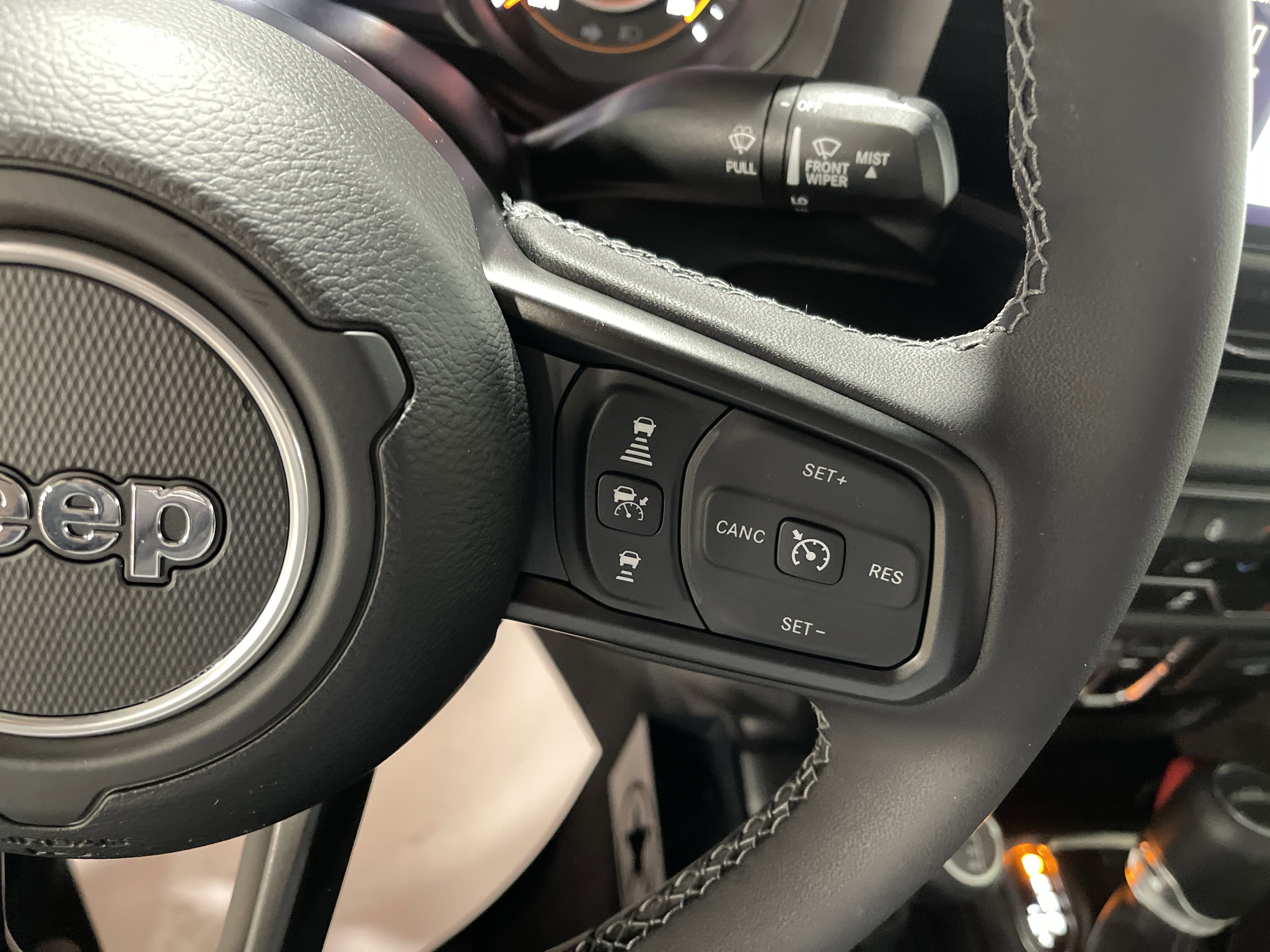 Used 2025 Jeep Gladiator Sport image 19