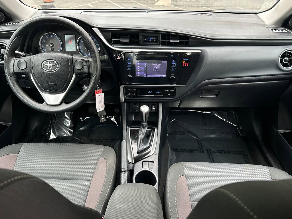 Used 2018 Toyota Corolla LE FWD image 12