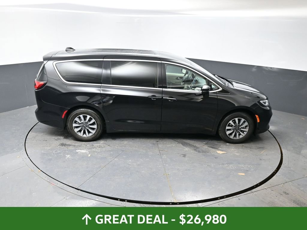 Used 2024 Chrysler Pacifica Select image 44