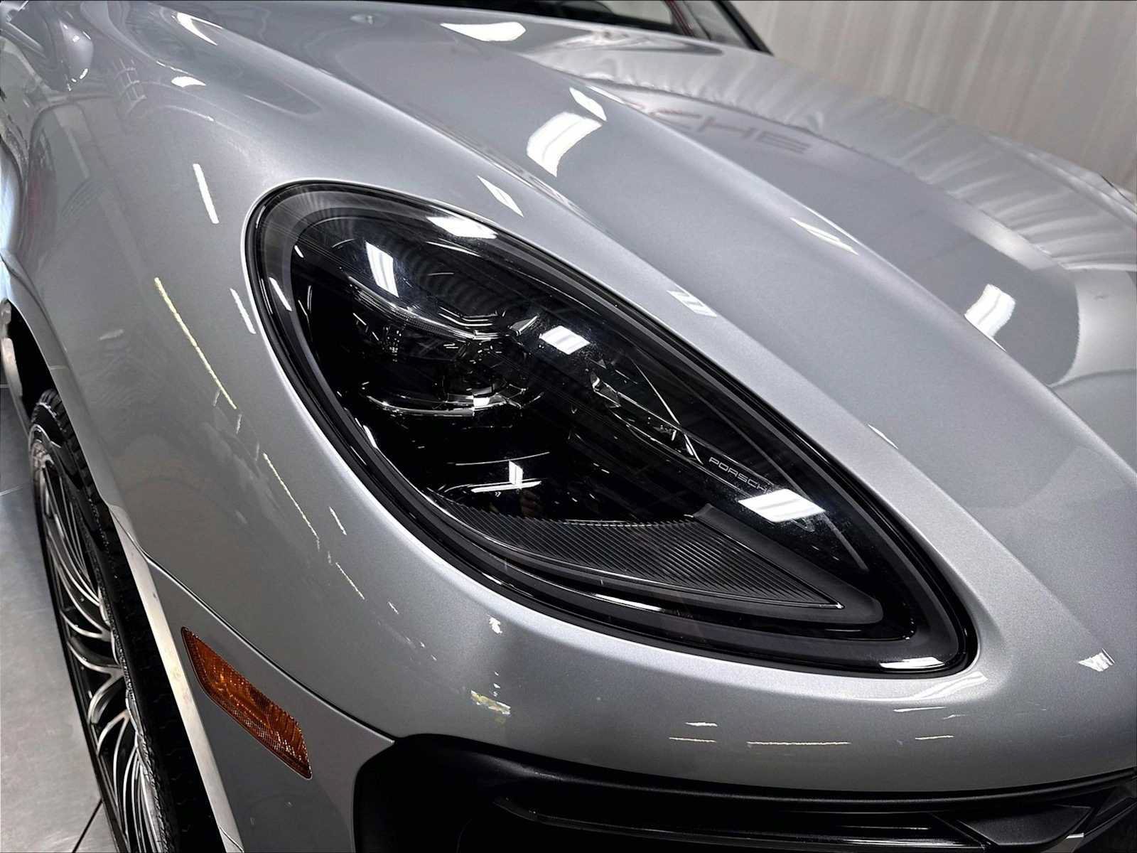 Used 2026 Porsche Macan AWD/4WD image 15