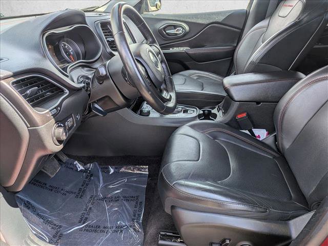 Used 2019 Jeep Cherokee Trailhawk AWD/4WD image 11