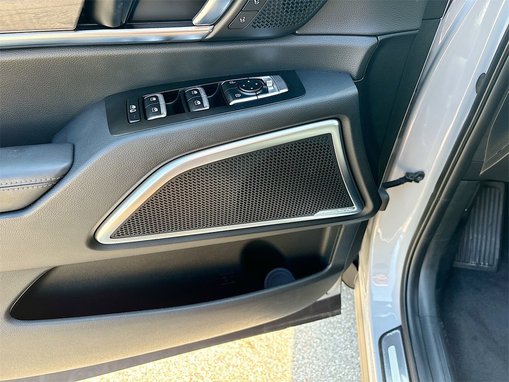 Used 2022 Kia Telluride SX w/ SX Prestige Package image 19