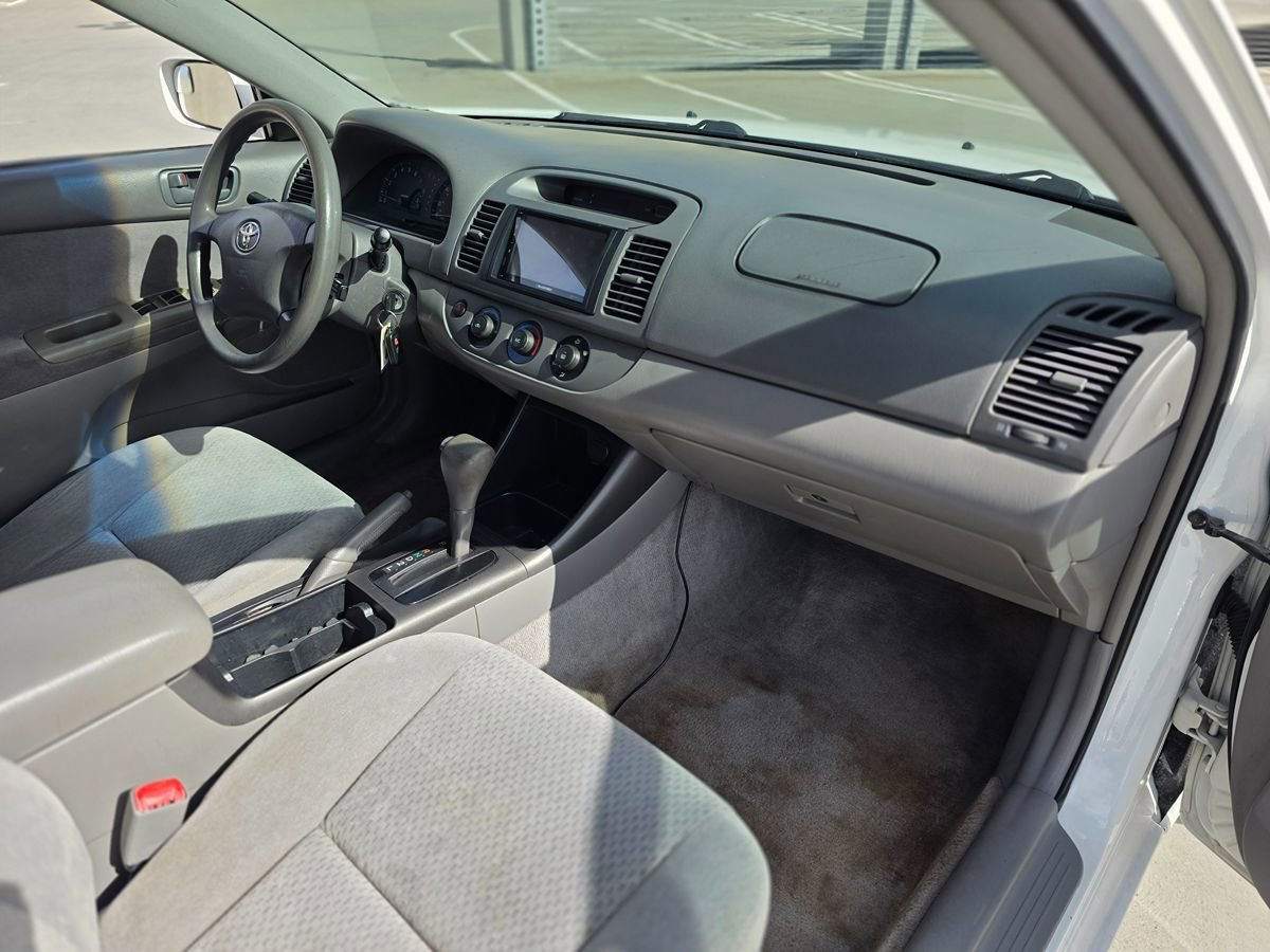 Used 2004 Toyota Camry LE image 9