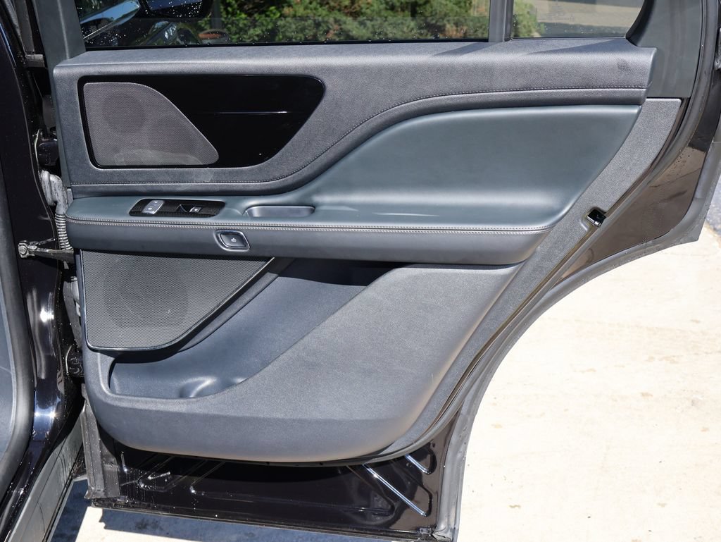 Used 2025 Lincoln Aviator AWD image 41