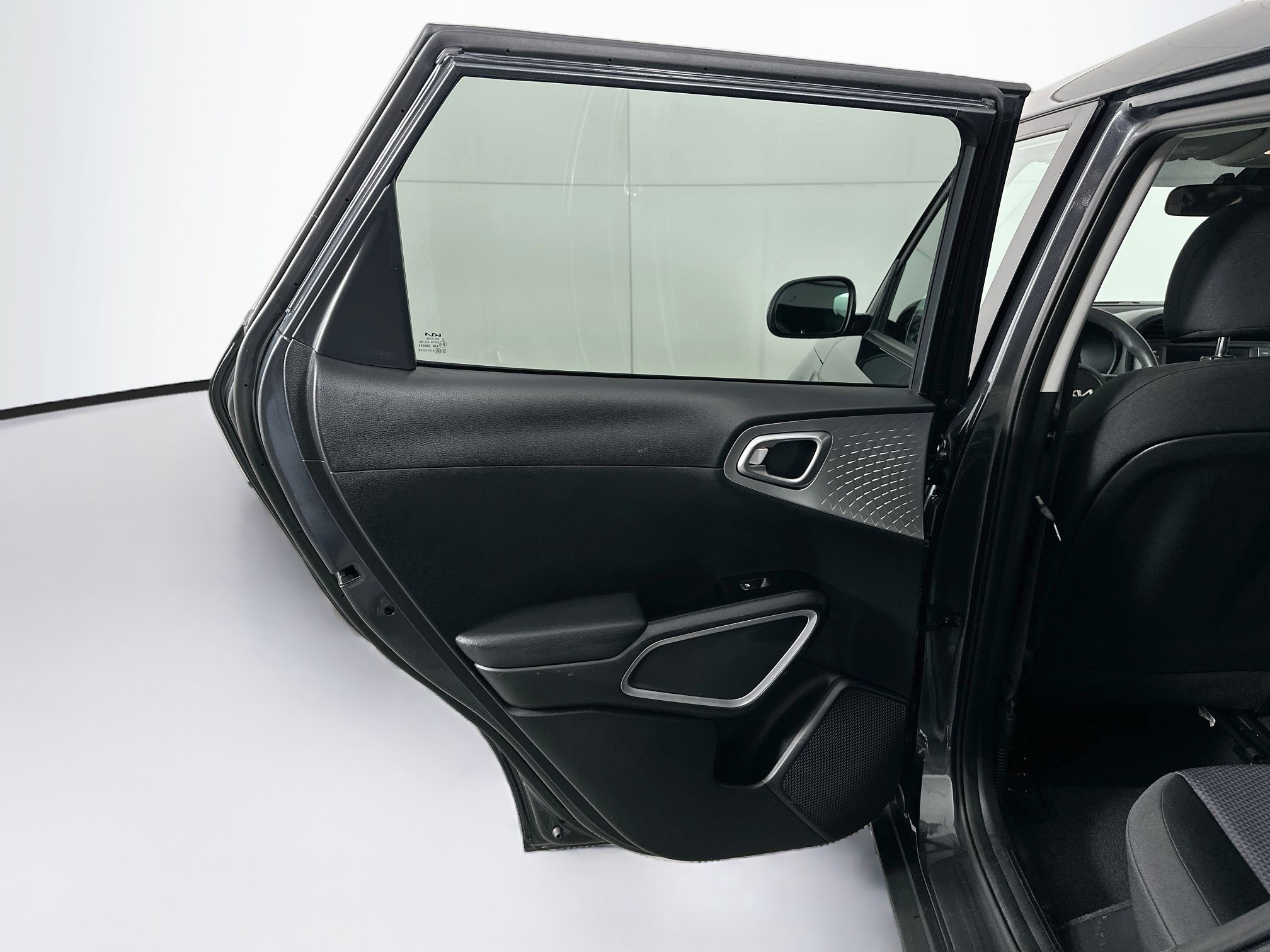 Used 2025 Kia Soul LX w/ LX Technology Package FWD image 25
