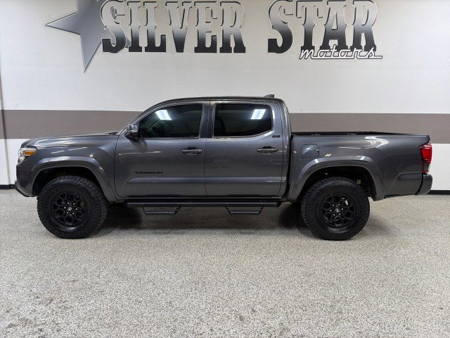 Used 2022 Toyota Tacoma SR5 w/ Technology Package image 5