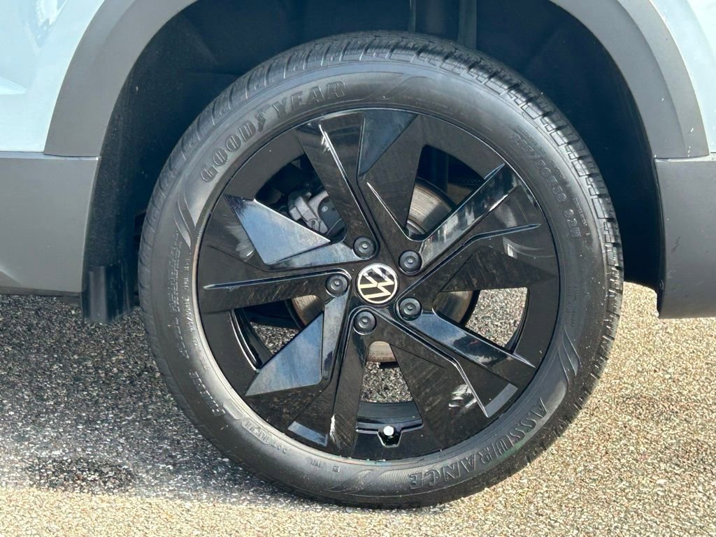 Used 2025 Volkswagen Taos SE image 57