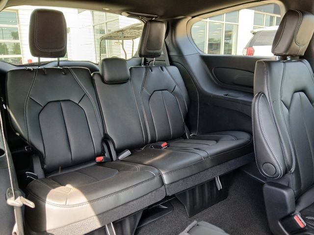 New 2027 Chrysler Pacifica Select FWD image 20
