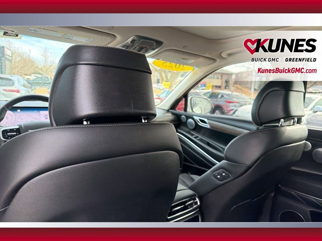 Used 2025 Genesis GV80 2.5T Prestige image 40