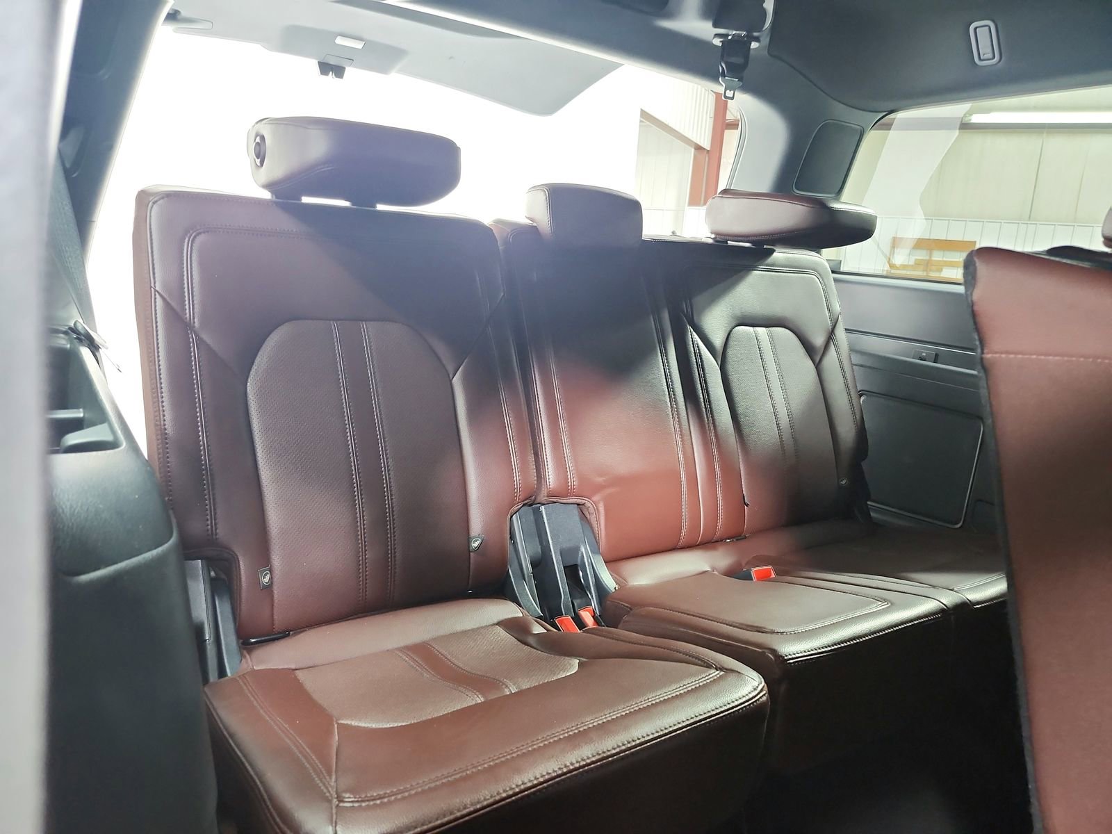 Used 2024 Ford Expedition Limited image 47