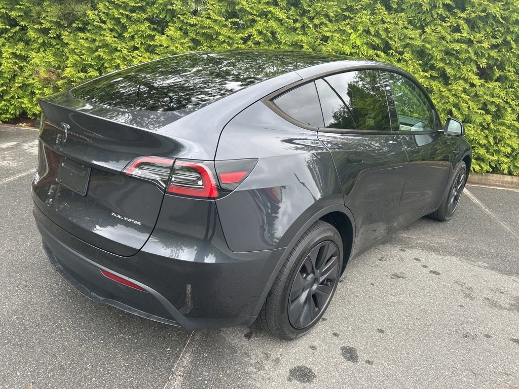 Used 2024 Tesla Model Y Long Range AWD/4WD image 25