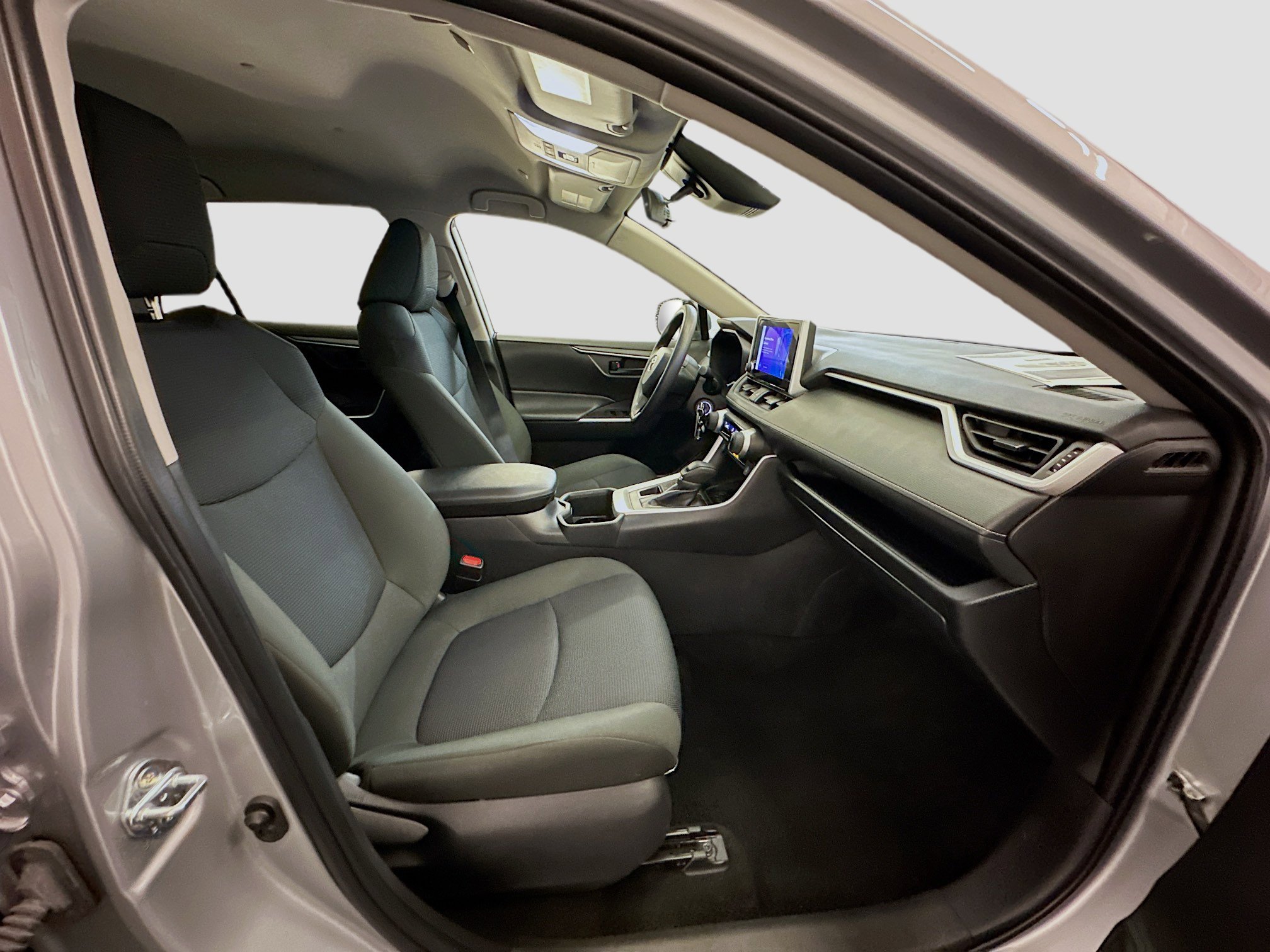 Used 2025 Toyota RAV4 LE image 32