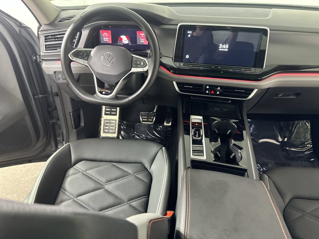 Used 2025 Volkswagen Atlas Peak Edition SE AWD/4WD image 18