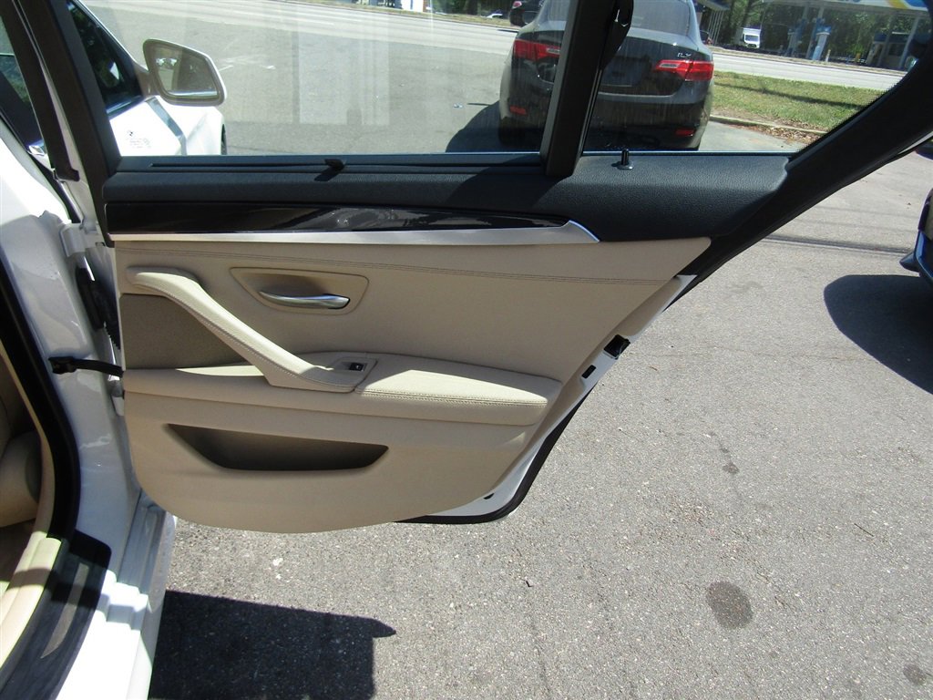 Used 2011 BMW 535i Sedan image 17