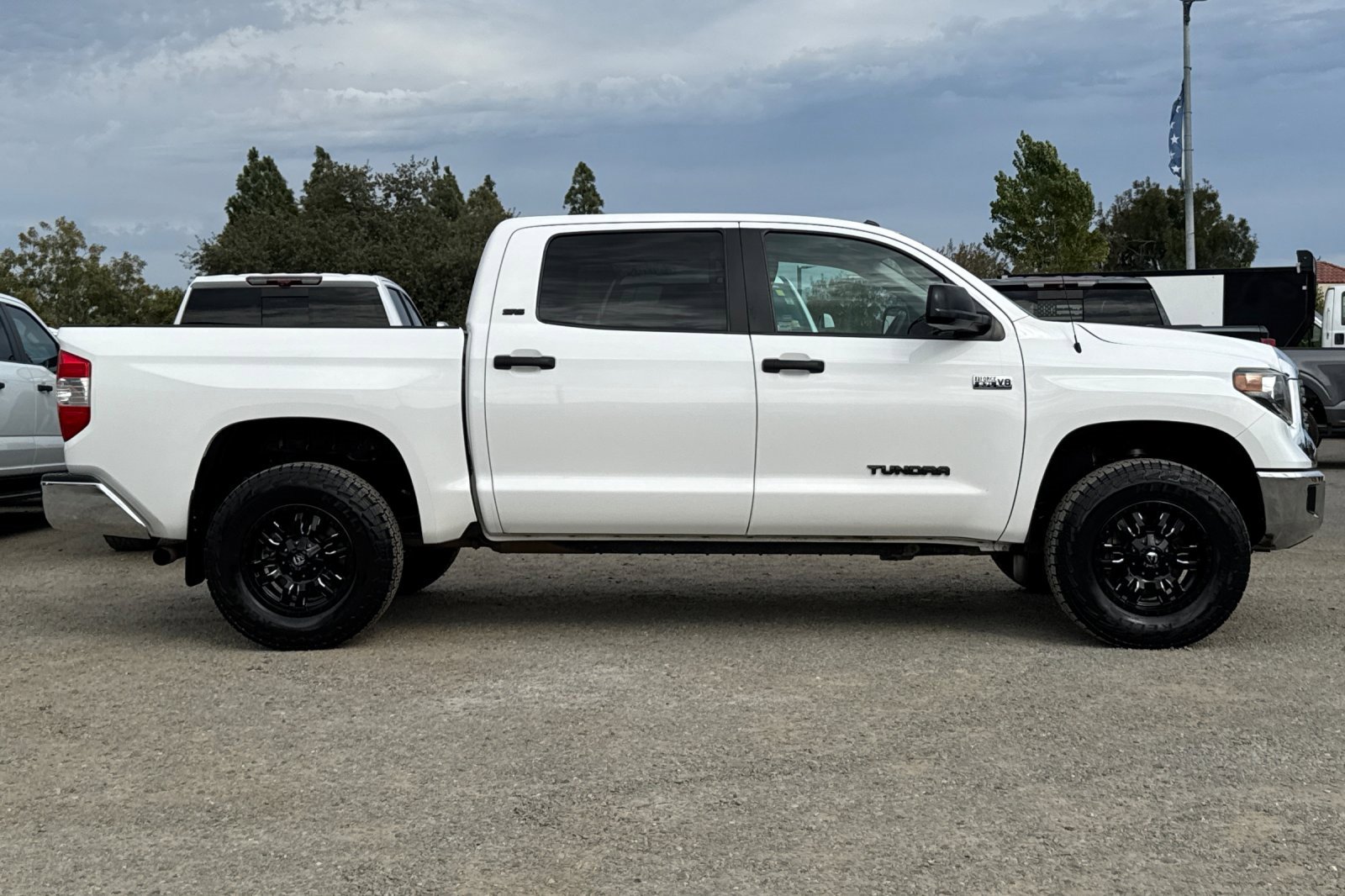 Used 2018 Toyota Tundra SR5 w/ SR5 Upgrade Package image 3