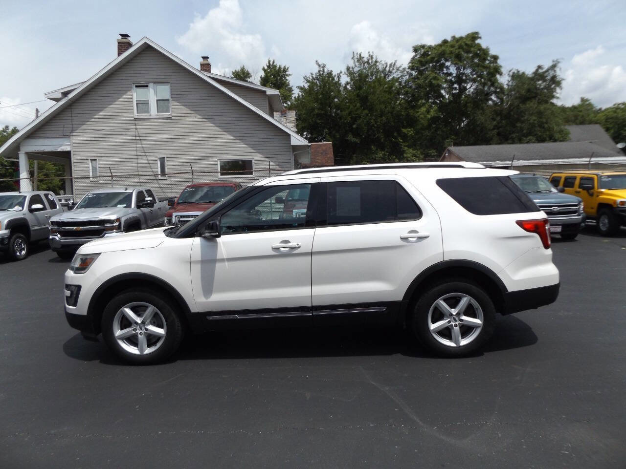 Used 2016 Ford Explorer XLT image 11