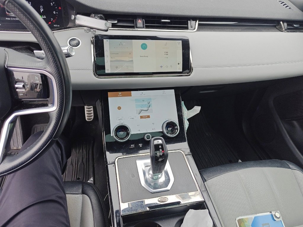 Used 2022 Land Rover Range Rover Evoque R-Dynamic S image 4