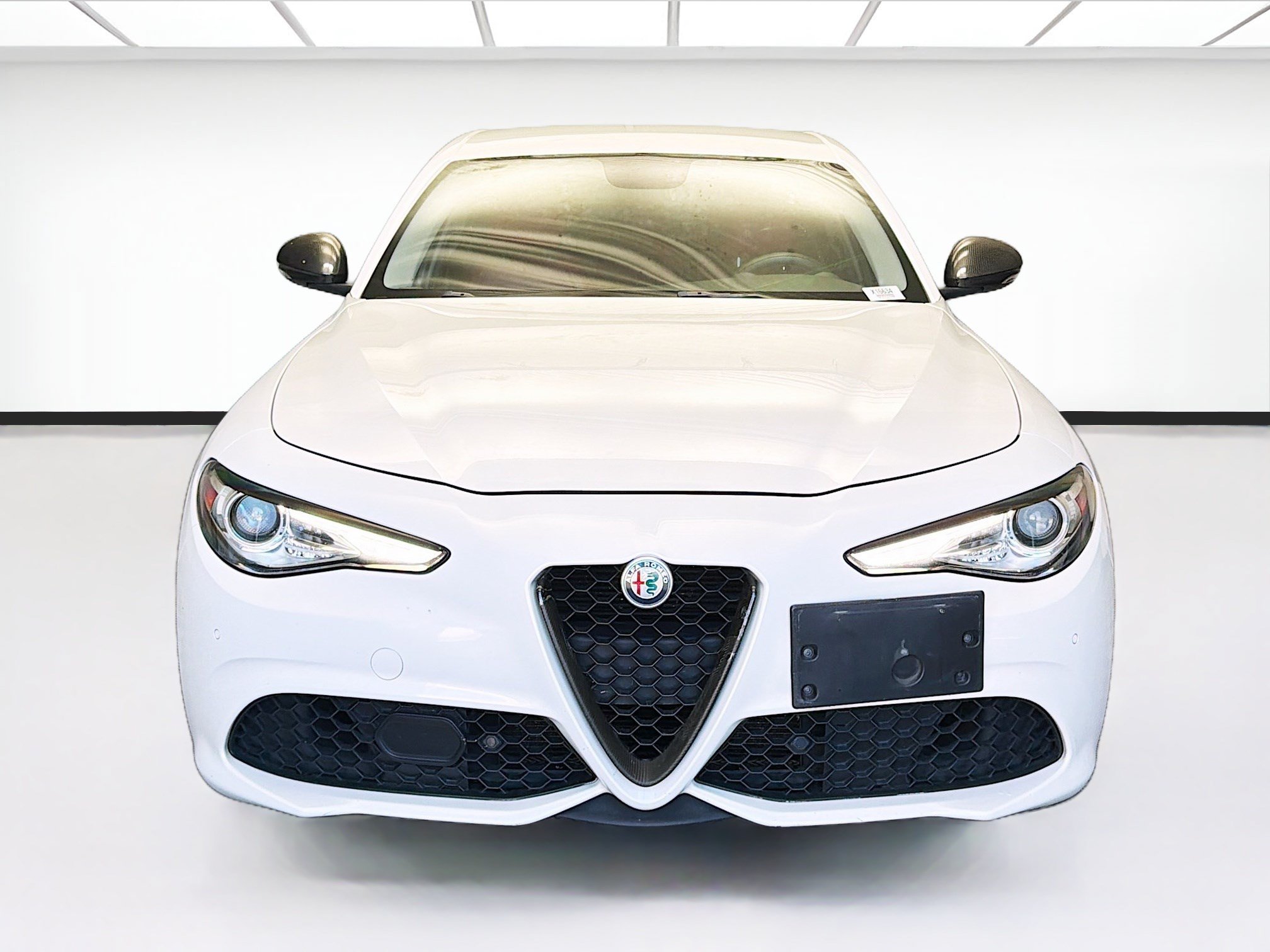 Used 2017 Alfa Romeo Giulia Ti w/ TI 19" Sport Package RWD image 2