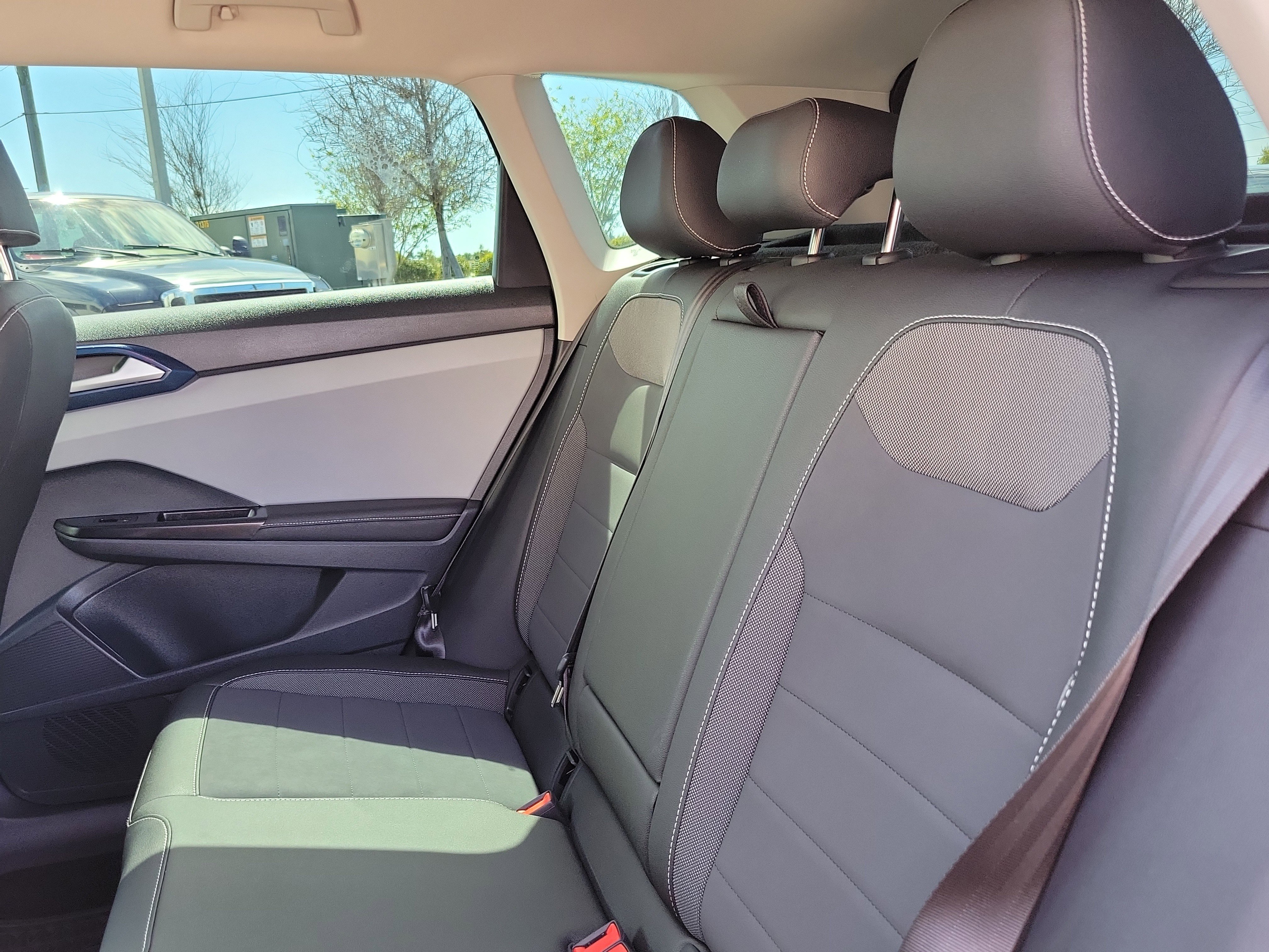 Used 2024 Volkswagen Taos SE FWD image 16