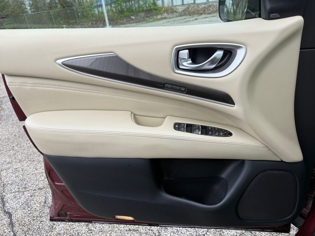 Used 2019 INFINITI QX60 Luxe w/ Essential Package image 21