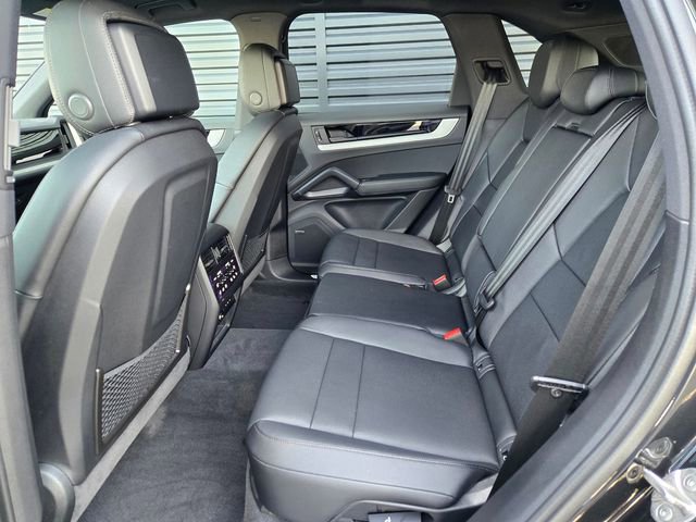 Used 2025 Porsche Cayenne image 18