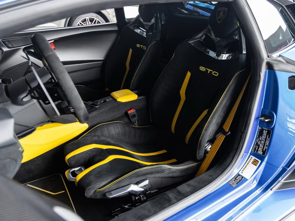 Used 2022 Lamborghini Huracan STO RWD image 18