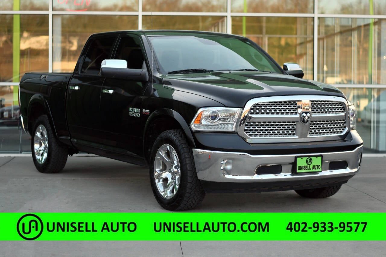 Used 2018 RAM 1500 Laramie AWD/4WD image 1