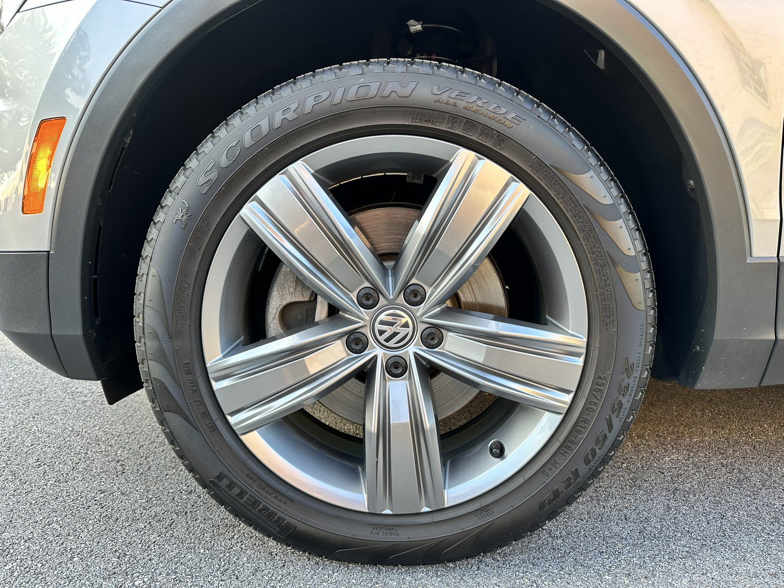 Used 2020 Volkswagen Tiguan SEL AWD/4WD image 24