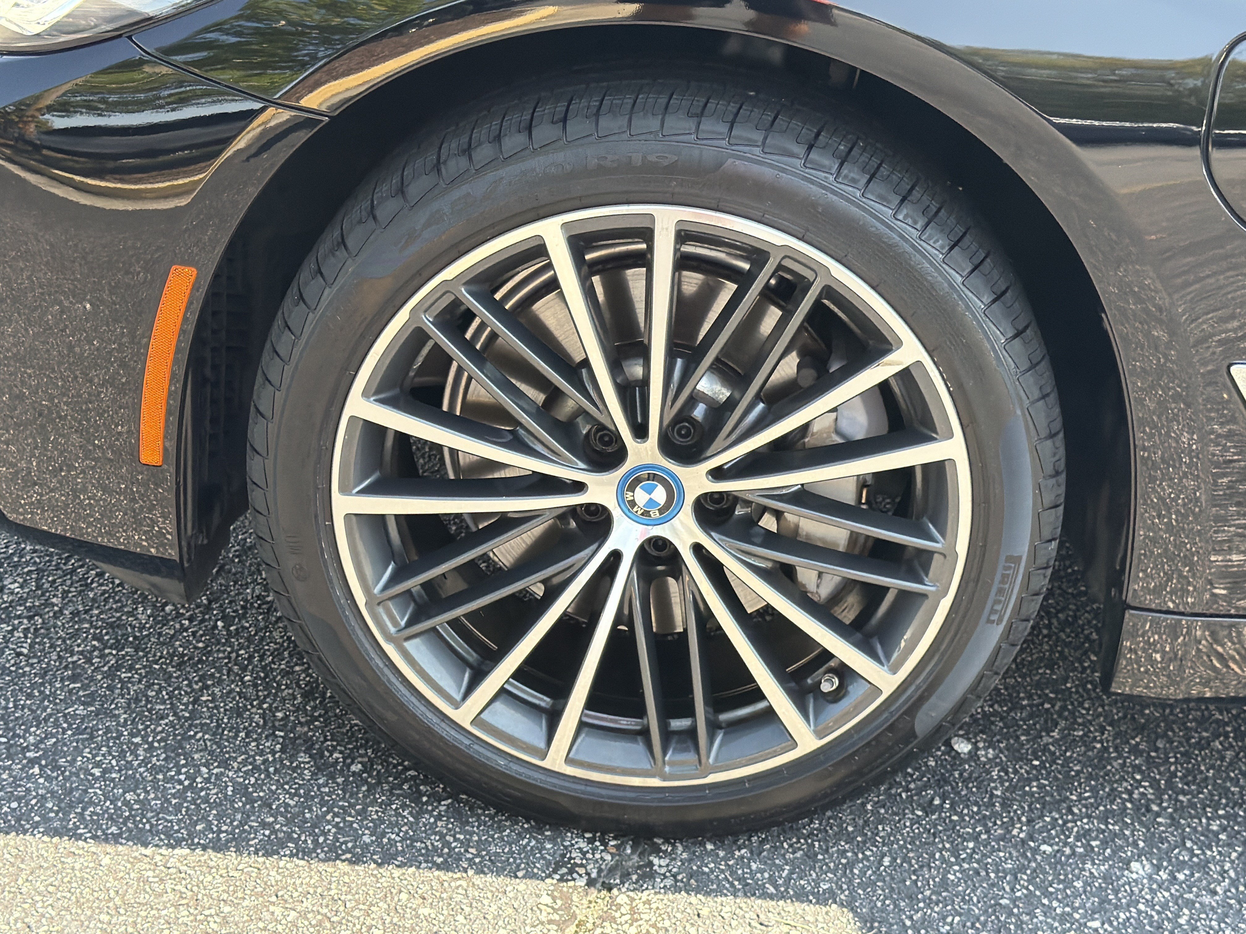 Used 2023 BMW 530e xDrive w/ Premium Package AWD/4WD image 29