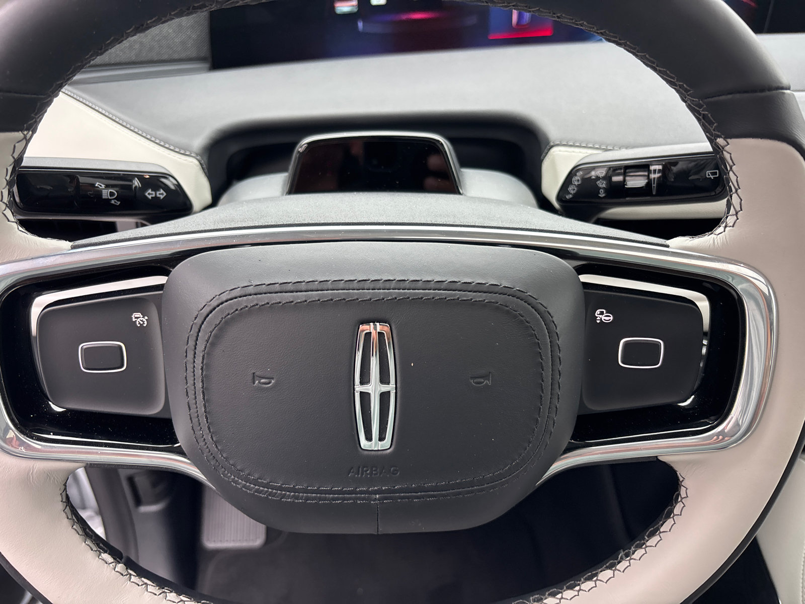 New 2026 Lincoln Navigator L Reserve AWD/4WD image 15