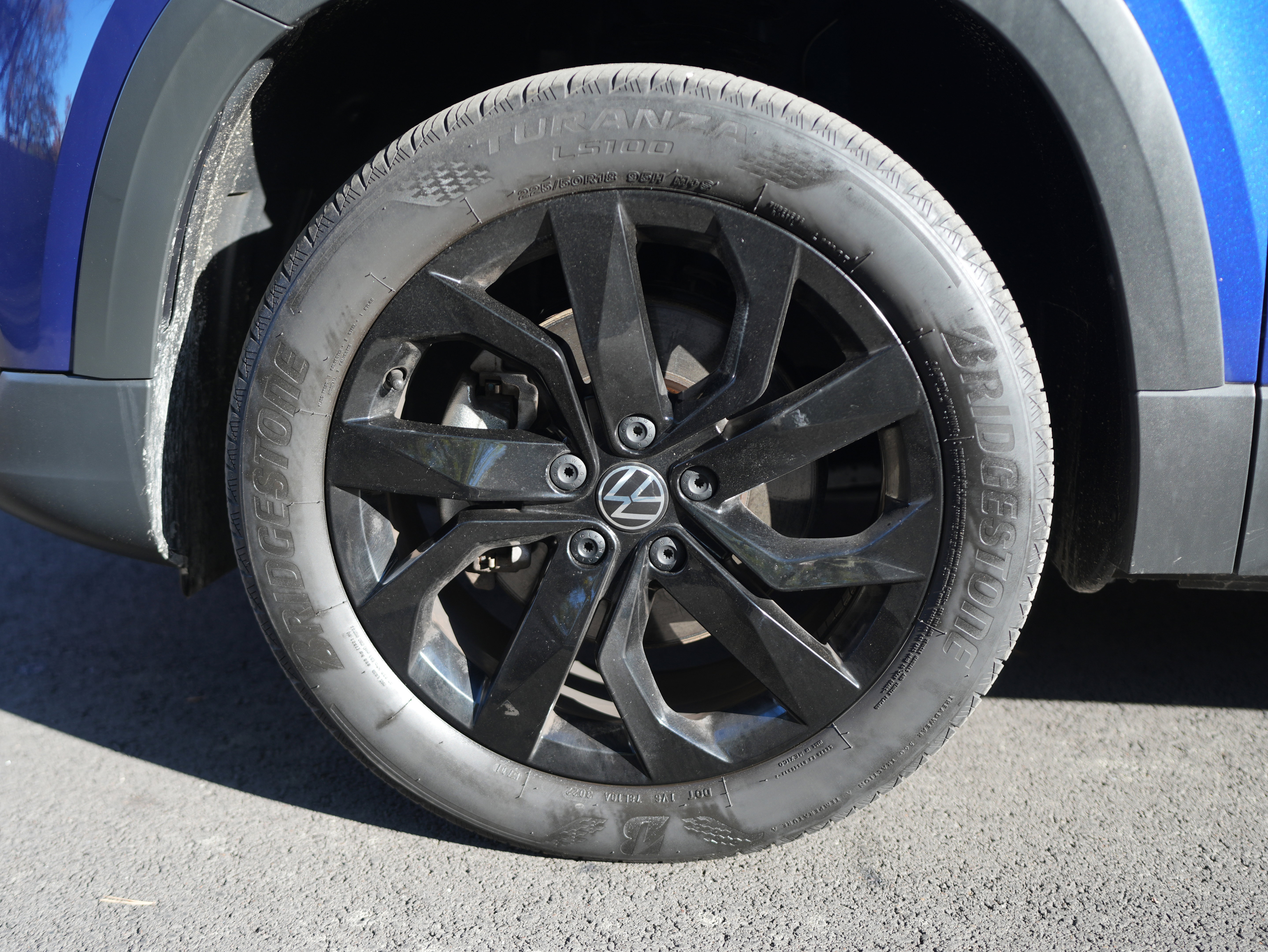 Used 2023 Volkswagen Taos SE w/ Panoramic Sunroof Package image 11