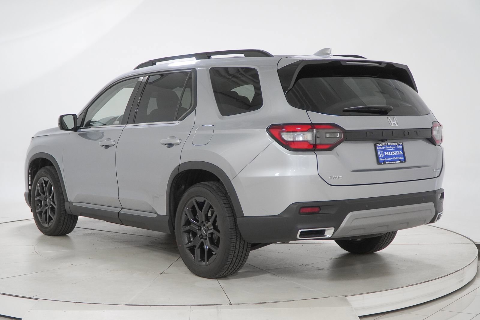 Certified 2025 Honda Pilot Touring image 7