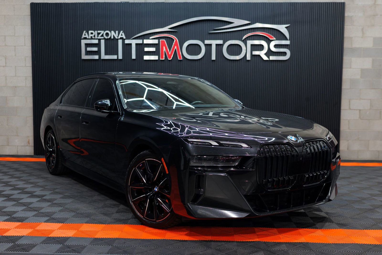 Used 2023 BMW 740i w/ Parking Assistance Package RWD image 2