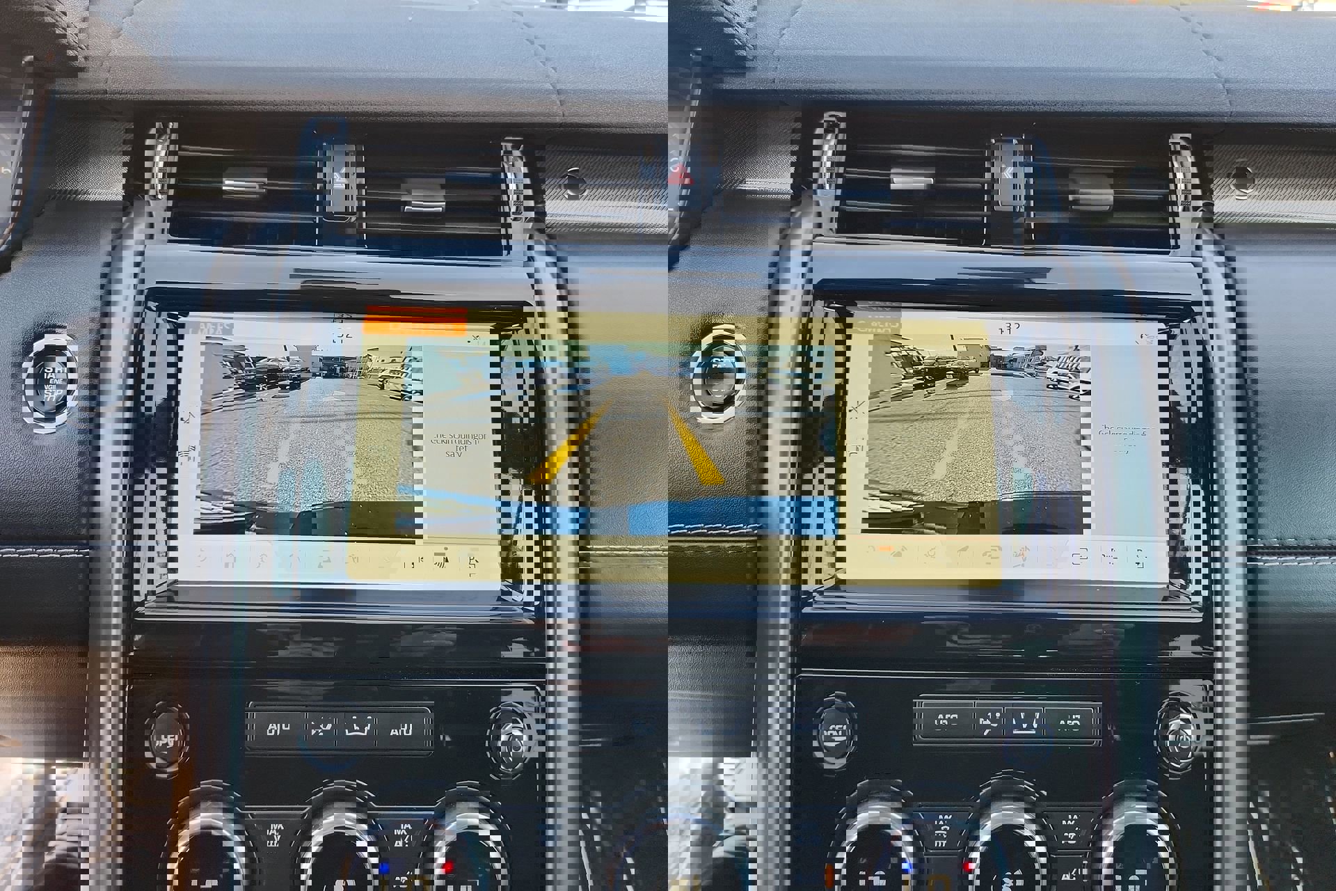 Used 2019 Land Rover Discovery HSE image 24