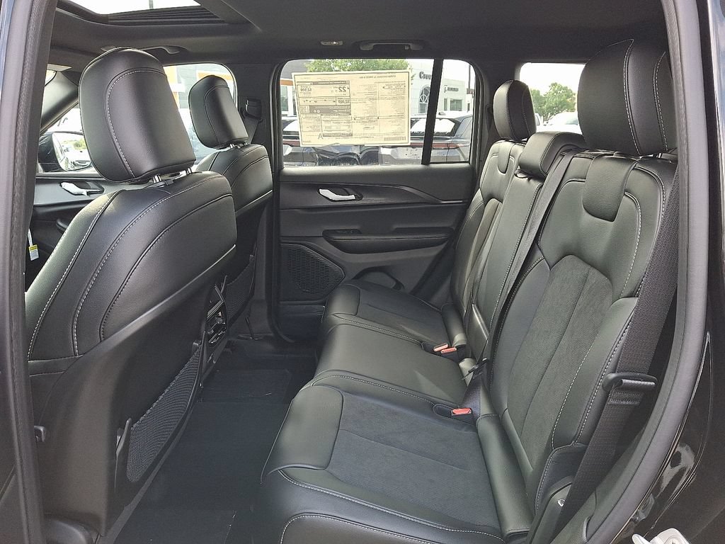 New 2025 Jeep Grand Cherokee Altitude AWD/4WD image 5