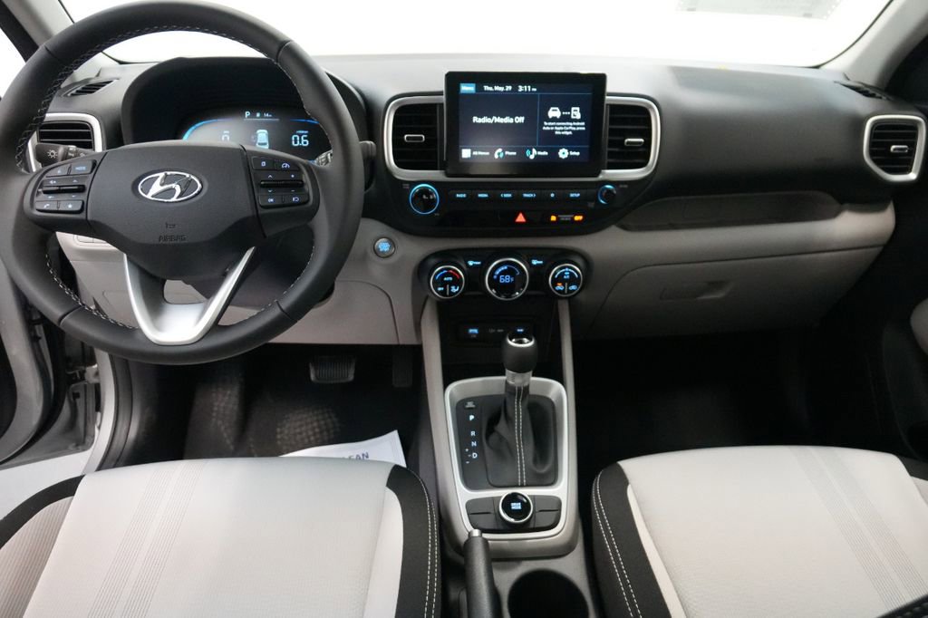 New 2025 Hyundai Venue SEL image 37