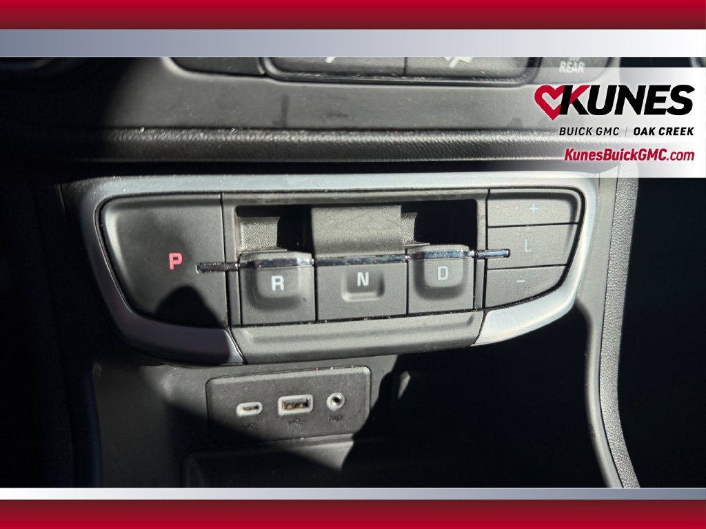 Used 2024 GMC Terrain SLE FWD image 29