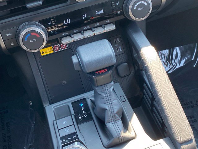 Used 2025 Toyota 4Runner TRD Off-Road Premium AWD/4WD image 17