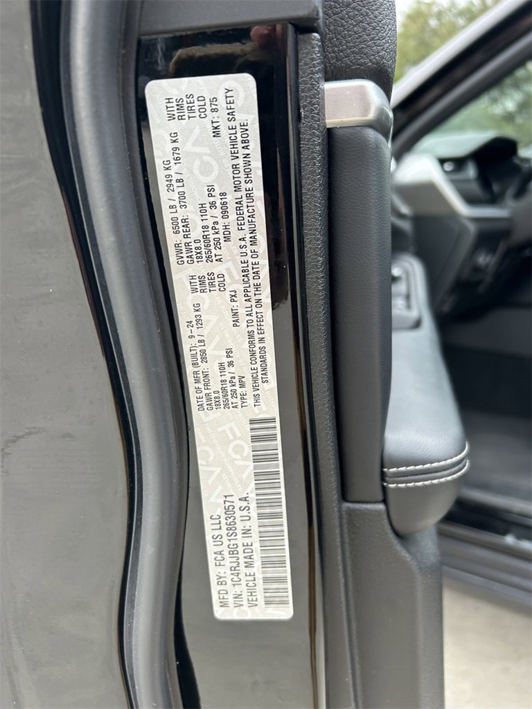 Used 2025 Jeep Grand Cherokee L Limited image 10