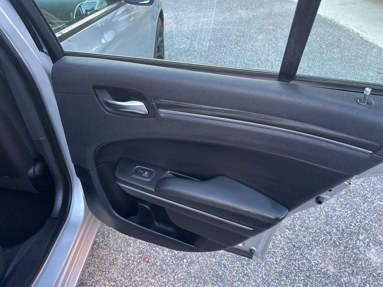 Used 2019 Chrysler 300 Touring w/ Sport Appearance Package RWD image 17