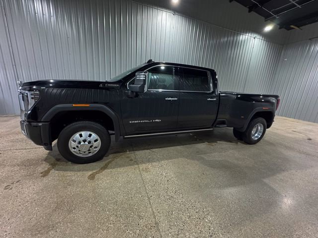 Used 2024 GMC Sierra 3500 Denali Ultimate AWD/4WD image 2