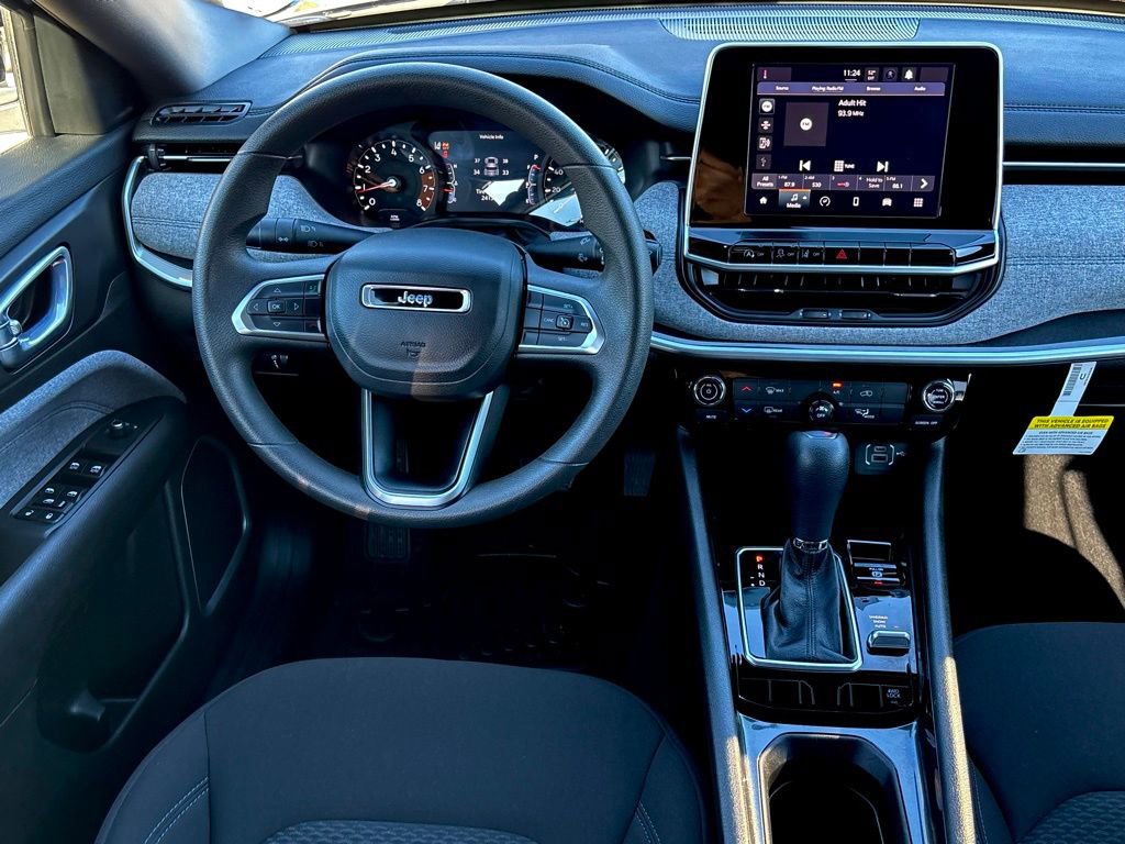 Used 2025 Jeep Compass Sport image 22