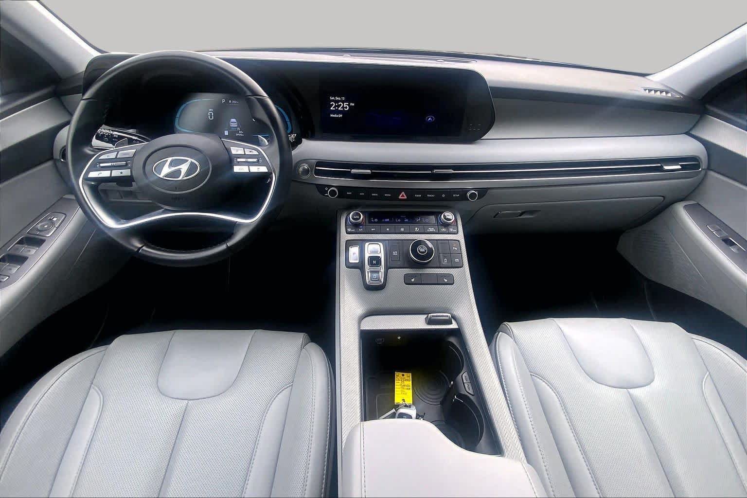 Used 2025 Hyundai Palisade SEL FWD image 14