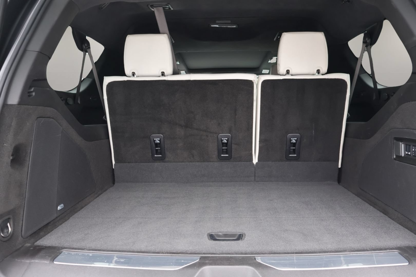Certified 2025 Cadillac Escalade ESV V AWD/4WD image 20