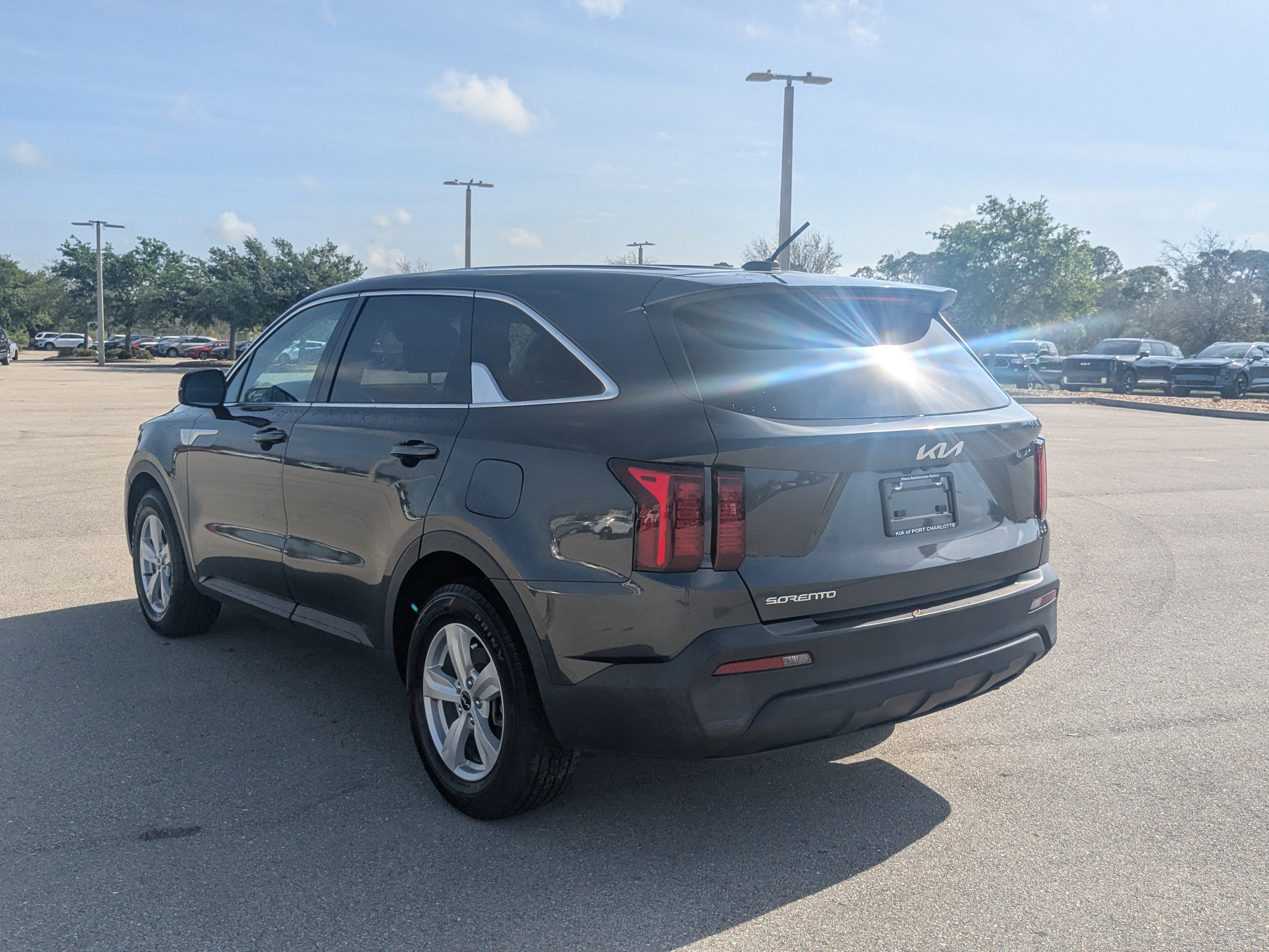 Certified 2023 Kia Sorento LX image 7