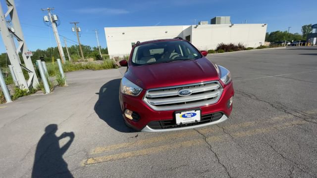 Used 2018 Ford Escape SE w/ SE Sync 3 Package AWD/4WD image 3